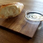 コンヴィヴィアリテ・イチノセ - 1つ目のパン
      