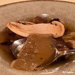 Evie - 青森県産の松茸と茸と鱶鰭の贅沢なスープ