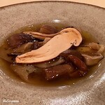 Evie - 青森県産の松茸と茸と鱶鰭の贅沢なスープ