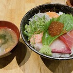 江坂海鮮食堂 おーうえすと - 海鮮荒波丼