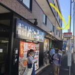 片江らーめん - 店頭に西鉄『西片江一丁目』バス停があり