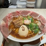 MOON & BACK Ramen Bar & Branch Cafe - 炙り国産黒毛和牛、醤油ラーメンうさぎマークの味卵付き