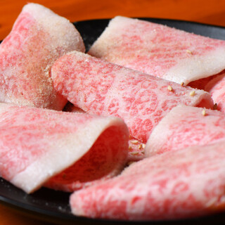 Enjoy delicious Yakiniku (Grilled meat) that is carefully hand-cut in-house.