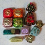 VENCHI - チョコピアアランチア、チョコピアクレームブリュレ、チョコピアジャンドゥーヤ、チョコピアピスタチオ、クレミノゴールドキャラメル、インゴットダークチョコレートヘーゼルナッツ、ジャンドゥイオットダークフィールド、ダークアーモンド、キューバラム エ クネッシ