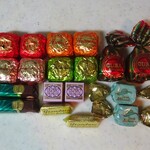 VENCHI - チョコピアアランチア、チョコピアクレームブリュレ、チョコピアジャンドゥーヤ、チョコピアピスタチオ、クレミノゴールドキャラメル、インゴットダークチョコレートヘーゼルナッツ、ジャンドゥイオットダークフィールド、ダークアーモンド、キューバラム エ クネッシ