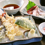 Sashimi and shrimp tempura set