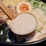 Ramen Hongoutei - 豚骨の旨味が濃厚な塩味スープ