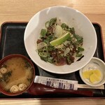 明神丸 - レモン薫さっぱり漬け鰹丼(1,000円)