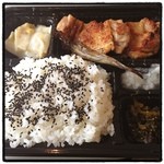 焼さかな弁当 - 今日は魚じゃなくて鶏です〜！