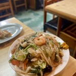 味のラーメン 海賊 - 具だくさん、あんたっぷり