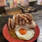 『牛すじ炙りチーズカツカレー赤卵目玉焼き¥2,150』
          『牛すじ炙りチーズ半ライス半カツカレー赤卵目玉焼き¥1,700』
          『サッポロクラシック中瓶¥800』×2