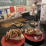 カレー屋アカマル - 『牛すじ炙りチーズカツカレー赤卵目玉焼き¥2,150』
      『牛すじ炙りチーズ半ライス半カツカレー赤卵目玉焼き¥1,700』
      『サッポロクラシック中瓶¥800』×2