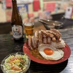 『牛すじ炙りチーズカツカレー赤卵目玉焼き¥2,150』
          『牛すじ炙りチーズ半ライス半カツカレー赤卵目玉焼き¥1,700』
          『サッポロクラシック中瓶¥800』×2