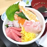 アキラ水産 - 海鮮丼。旨い!!