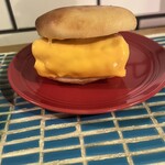 スタンド4坪らばー - 塩パン卵オンチェダーチーズ