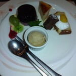 志喜亭 - 栗のアイス、ブドウと栗のムース　濃厚で美味しかったです栗のスポンジケーキ