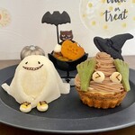 BAKE - ☑︎ハロウィンプレート2023（¥2,000）
            　└体育座りのおばけケーキ
            　└モンブランのおばけタルト
            　└ねこおばけチョコのかぼちゃプリン