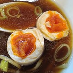 自家製麺 うるち - 「マキシマム」っぽい味玉