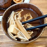 Yo-shoku OKADA - ◯お味噌汁
豆腐、えのき、エリンギ❔の赤出汁となる

多少煮た感はあるけれど
鰹節から引かれている出汁の後味の余韻が舌に心地良い
旨味と円やかさある味わいだよねえ❕