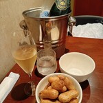 アノニム - 茹で落花生とシャンパーニュ