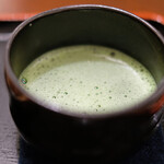 甘味おかめ - 煎茶・おはぎ(2ヶ付)セット 790円 の抹茶