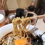 Tori Pota Ramen Sanku - 麺リフトアップ