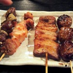 あらい FC筑紫野店 - 左から　砂ズリ・とり身・豚バラ・つくね。ボリュームあります。