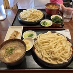 武蔵野うどん たまや - 肉みぞれうどん（麺は中盛り＋100円、写真2023,10）