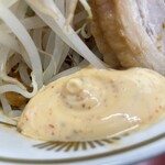 ラーメン もっけだの - 『赤唐味噌まぜそば(食べるラー油付+ネギ)』のチーズマヨ