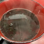 ラーメン もっけだの - 『赤唐味噌まぜそば(食べるラー油付+ネギ)』の岩のりスープ