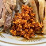 ラーメン もっけだの - 『赤唐味噌まぜそば(食べるラー油付+ネギ)』の食べるラー油