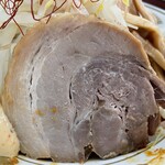 ラーメン もっけだの - 『赤唐味噌まぜそば(食べるラー油付+ネギ)』の豚
