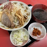 ラーメン もっけだの - 『赤唐味噌まぜそば(食べるラー油付+ネギ)』