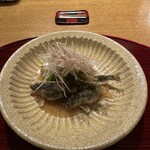 おかもと - ❶茄子の炭火焼き、揚げた琵琶湖産子持ちの子鮎、胡麻酢。