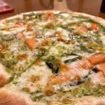 AOI cafe - サーモンのピザ