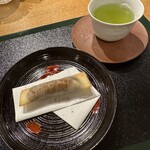 おかもと - 13.小豆とカリカリ梅の春巻き。