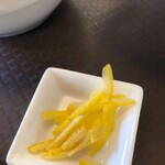 めん処 きよ洲 - 柚子皮の苦味がアクセントで香りがいい！