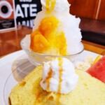 PARTS-C CAFE - 店主のおまかせシフォンケーキプレート：J（自家製シロップかき氷 ごろごろマンゴー）（830円）