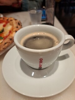 Soro Pittsu Xanaporeta Na Daru Cho - この日はフェア価格だったのか、コーヒーが１杯100円で提供してもらえた。