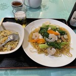 東亜食堂 - 海鮮焼きそば＋小炒飯