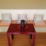 柊家旅館 - 前室のソファー