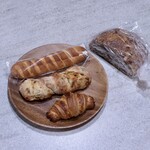 パンの店　ポルカ - 手前からクロワッサン､サムライ､ミルキー､パン･ド･ロデブ