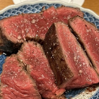 精肉店様よりその日1番の牛で焼肉を〇名物【ヒレステーキ】