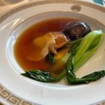 金龍餐廳 - アワビの煮込み、大きなアワビをスライスしてじっくり煮込んでありました。