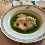 金龍餐廳 - 白身魚のほうれん草煮込み。