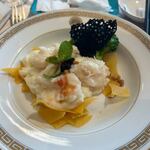 金龍餐廳 - 伊勢海老はクリームソース煮で運ばれてきました