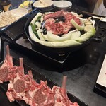 ジンギスカン 店名ナシ - ネギとろとろになるまで焼くのがうまいね！