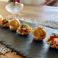コンヴィヴィアリテ・イチノセ - グジェールにはハムのムース、サクッとしたカップ生地の中にはマグロやパプリカやオリーブが。始まりからワクワクする演出と本格的なお味に感動です✩.*˚