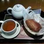 PAUL - ポール･バニーユ(紅茶)とパン･ショコラ