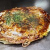 Okonomiyaki Ando Tempanya Hibiki - 肉玉そば(税込825円)
                ・茹で生中太麺(磯野製麺)
                ・オリジナルブレンドお好みソース
                ・焼き方:押さえない。
                ・焼き上がりの形:やや乱雑な焼き上がり
                ・鉄板又は皿で食べるのがスタンダード